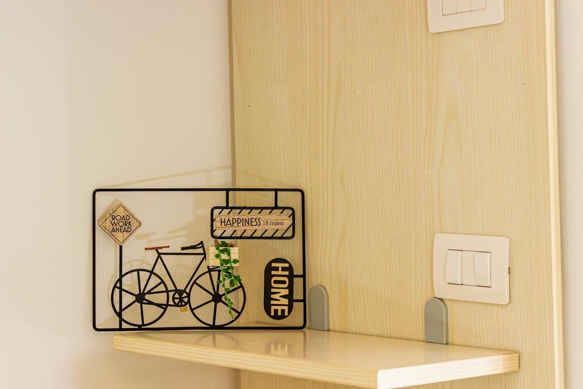 Private Garden & Garage - Self Check-In & Remote Access Leilighet Como Eksteriør bilde